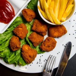 4 Chicken Nuggets Chips & Beans